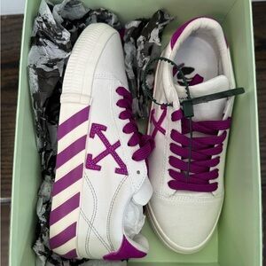 Off-White Red Raspberry Size 39​